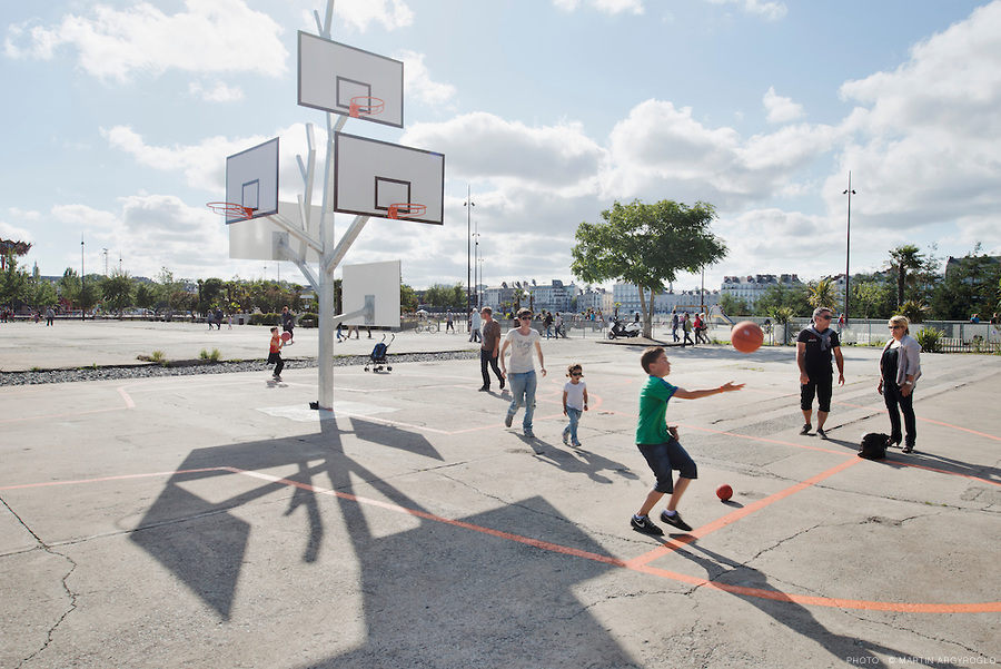 PLAYGROUNDS OUTDOOR PARC DES CHANTIERS LâARBRE Ã BASKET AGENCE A/LTA