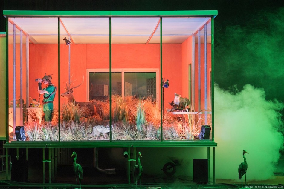 Swamp Club - Philippe Quesne / Vivarium Studio.