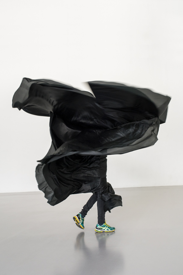 Black Object « Loie Fuller Manual by Ola Maciejewska