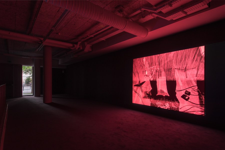 Exposition A PERSONAL SONIC GEOLOGY 13.05–26.07.15 - Frac Île-de-France / le Plateau - Paris Une exposition de Philippe Decrauzat et Mathieu Copeland A Personal Sonic Geology regroupe l’ensemble des films coréalisés par Mathieu Copeland et Philippe Decrauzat depuis 2012