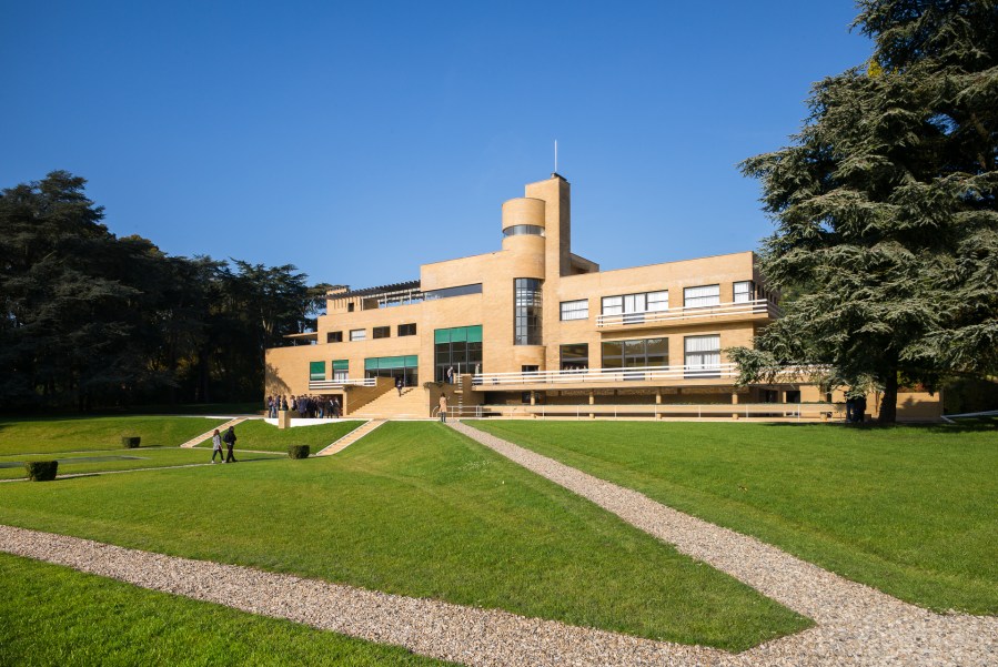 La Villa Cavrois par l'architecte Robert Mallet-Stevens, restaurée par le Centre des monuments nationaux (CMN). Croix, Nord-Pas-de-Calais, 2015.