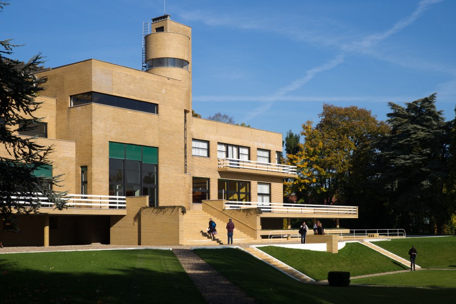 La Villa Cavrois par l'architecte Robert Mallet-Stevens, restaurée par le Centre des monuments nationaux (CMN). Croix, Nord-Pas-de-Calais, 2015.